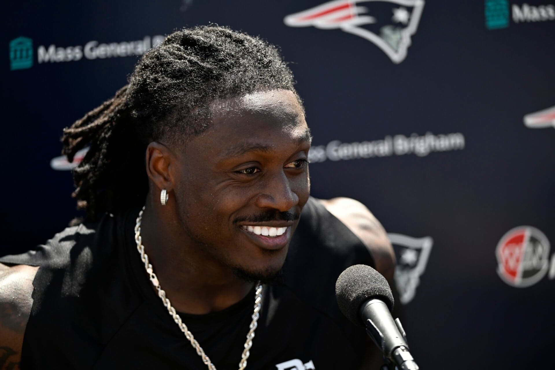 A.J. Brown Silences Quinyon Mitchell in Patriots-Eagles