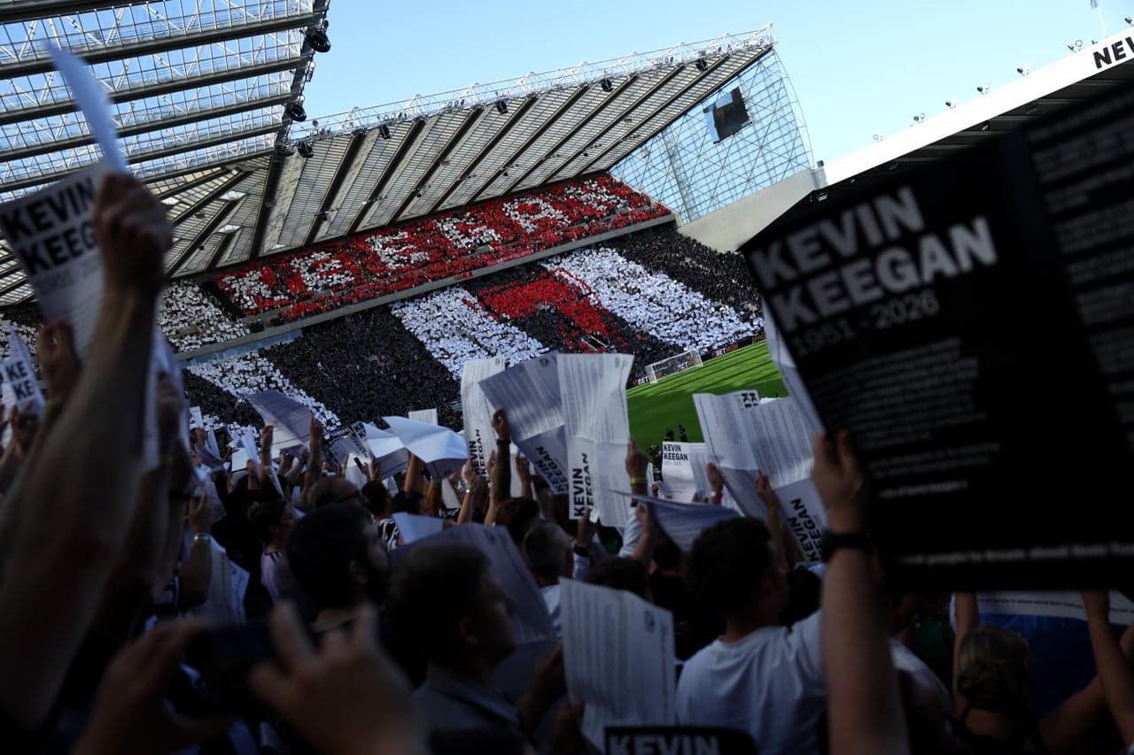 Liverpool & Newcastle Fans Unite in Moving Tribute to