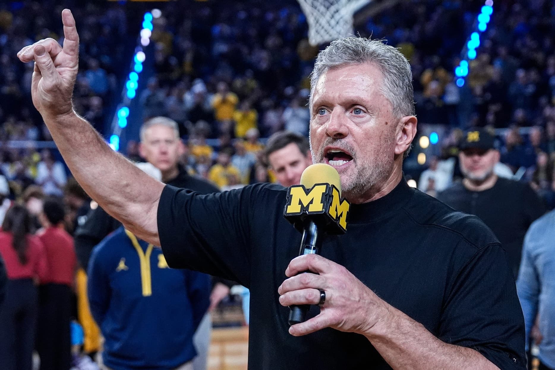 AP voters harsh on Wolverines after WMU escape