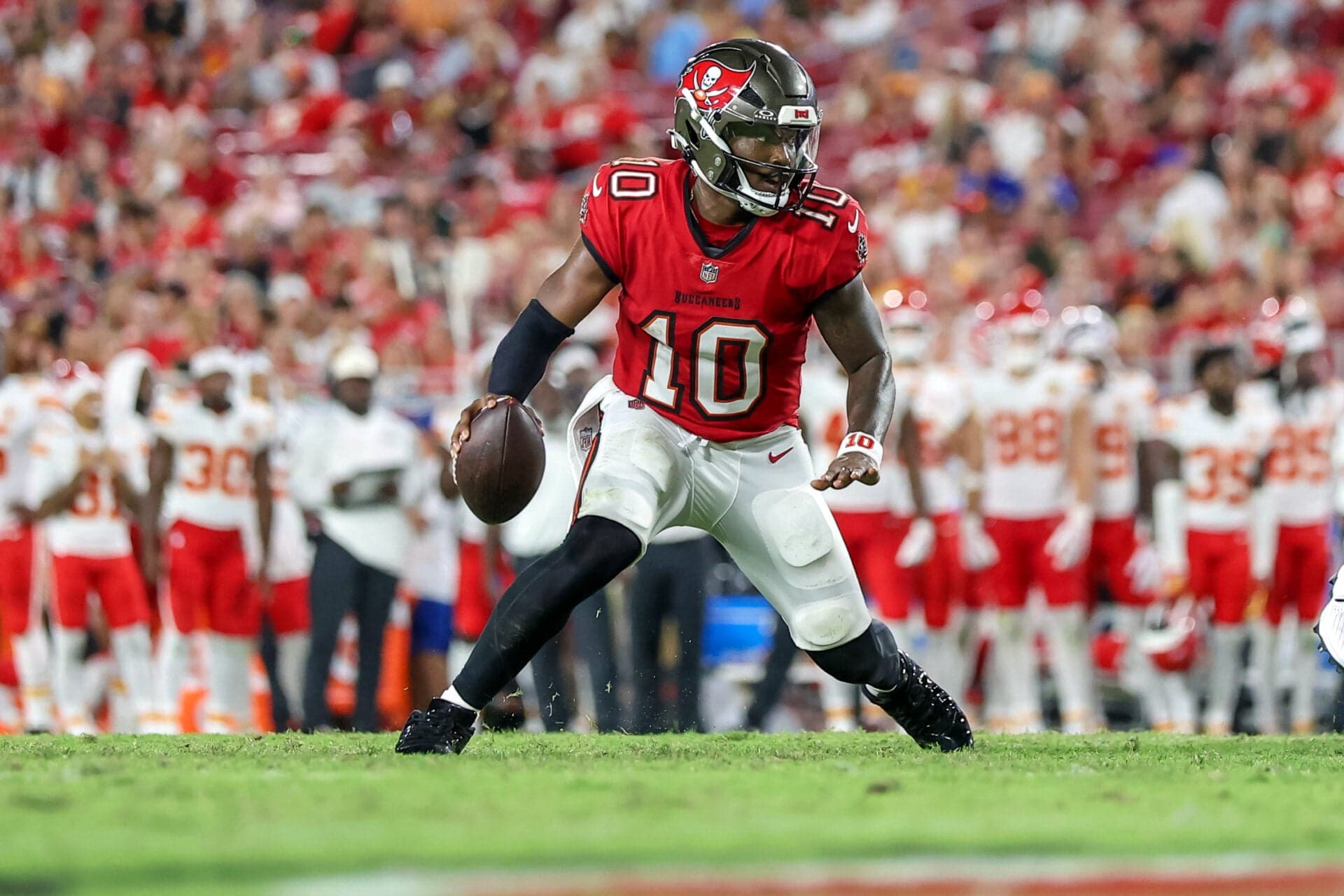 Bucs QB Picture Takes Shape Ahead of Jaguars Clash